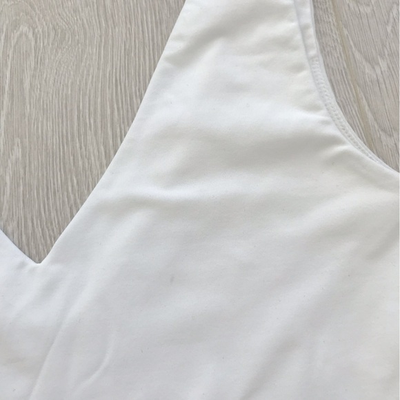 Aritzia Babaton Contour V-Neck Sleeveless Bodysuit - Picture 10 of 13